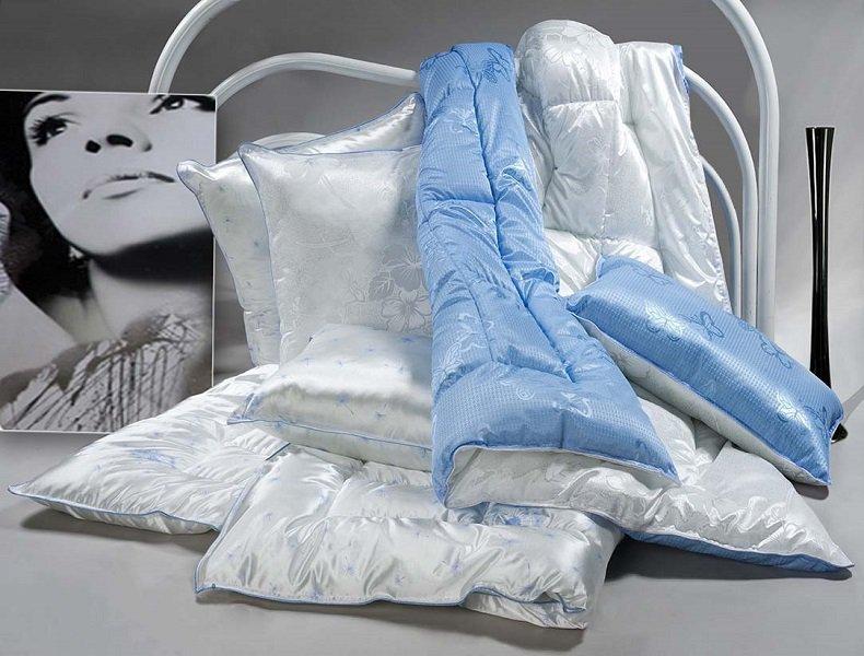 Изделия, набитые искусственным «лебяжьим пухом», сохраняют достоинства природного аналога, но лишены его недостатков Подушки из искусственного пуха